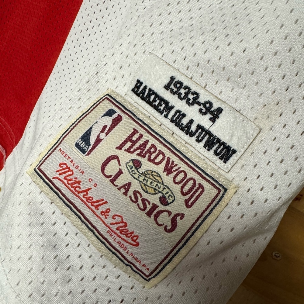Mitchell & Ness Hakeem Olajuwon Jersey in Red and White - Picture 2 of 5